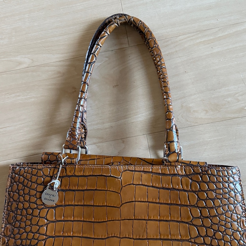 DOONEY & BOURKE STYLISH MED SIZE LEATHER HANDBAG FUNCTIONAL ELEGANT CLASSIC VTG - Picture 2 of 12